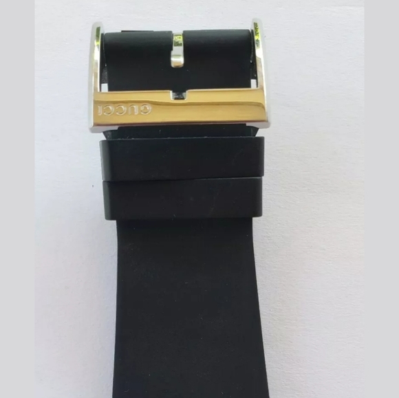 Gucci Black Dial Rubber 100M Series Watch - Picture 7 of 8